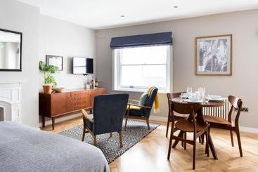 여관 The Three Cranes