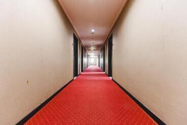 Hotel Capital O 2009 Charisma Marine