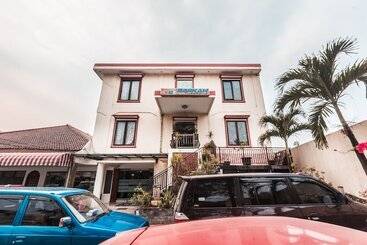 Hotelli Wisma Lux Barkah By Oyo Rooms