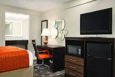 Hotel Dover Inn And Suites