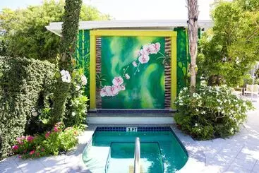 فندق على الطريق Orchid Key Inn   Adults Only