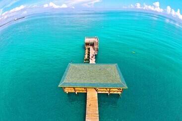 هتل La Ensenada Beach Resort All Inclusive