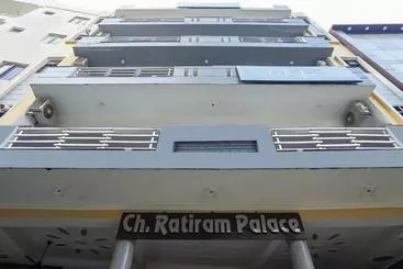 Hotel Oyo Rooms Noida Atta Market