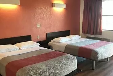 Отель Econo Lodge