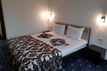 هتل Ro&mario Barlad