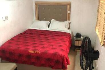 ホテル De’ Bakers Suites