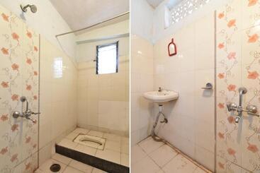 Spot On 64570 Hotel Deepali Lodging