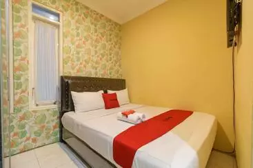 Hotel Reddoorz Syariah Near Jam Gadang Bukittinggi 2