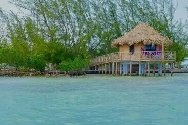 Hotel Thatch Caye, A Muy Ono Resort