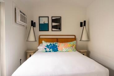 Hotel Ella's Cottages - Key West Historic Inns