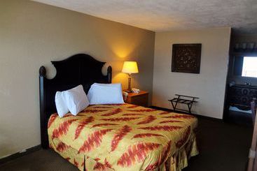 Monroe's On The Lake Hotel & Banquet Hall