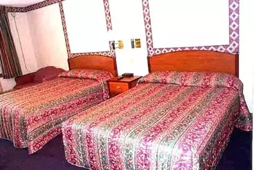 Отель Wesley Inn & Suites