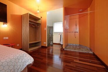 ペンション Les V Elements