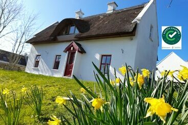 Teac Chondai Thatched Cottage