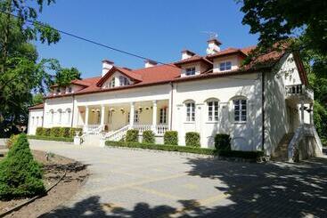 ホテル Dworek Wola Ociecka