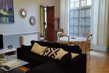 Pensão Entre Vignes Et Dentelles