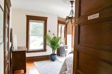 פנסיון Shadowcrest