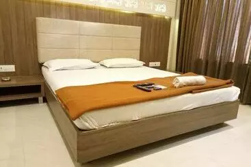 Royal Guest House   Hostel