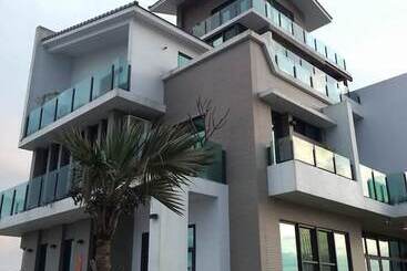 آپارتمان‌های توریست‌ها Chance Villa