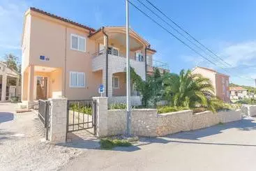 Turistihuoneistot Apartments Ema