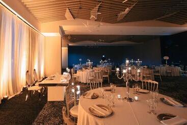 هتل Courtyard By Marriott Montreal Brossard