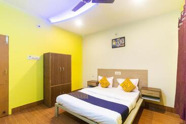 هتل Spot On Prabir Residency Inn