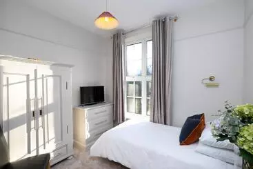 Pages Hotel And Guesthouse