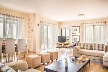 کلبه Villa Stafida