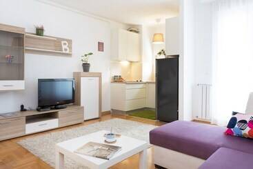 Pisos turísticos Cute And Sunny Studio In Zagreb With Balcony & Free Parking