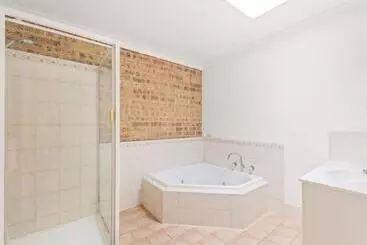 Turistihuoneistot 1 39 Leonard Ave   Comfort, Space And Wi Fi