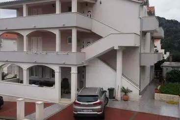 ツーリストアパートメント Apartments Petar