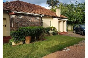 پانسیون Intercom Lodge