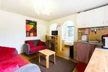 Apartaments turístics The Reid   Simple Artsy Studio By Rose St Markets