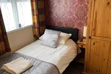 Hotel Willows Guest House