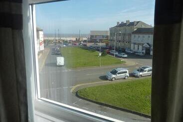 Hotel Willows Guest House