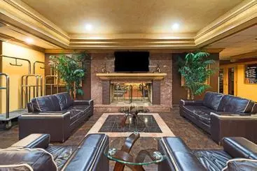 בית מלון כפרי Ramada By Wyndham Louisville North