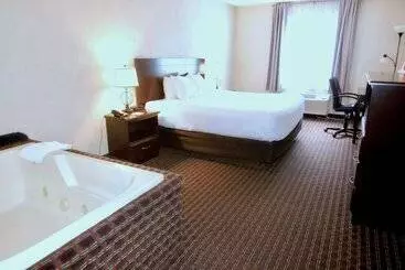 فندق Ramada By Wyndham Tell City