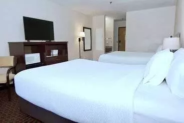 فندق Ramada By Wyndham Tell City