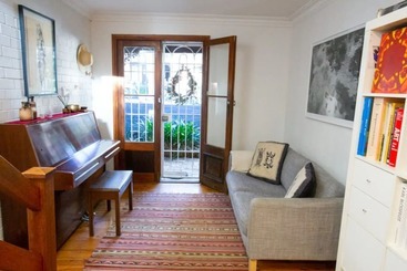 Charming Cottage With Leafy Courtyard