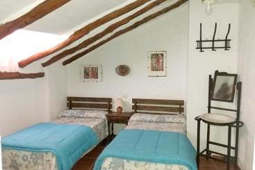 Жильё для туристов Spacious Comfortable House In Quesada With Balcony