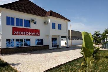 호텔 Nordhaus Suites Garden And Tours