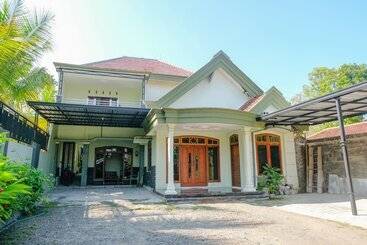 Hotell Oyo 2570 Griya Kinanthi Family