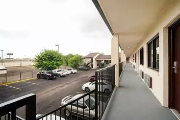 モーテル Cypress Inn & Suites