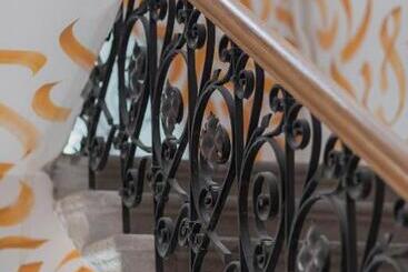 Globe Runner Hotel & Hostel