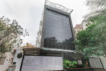 Hotelli Capital O 67373 Bhagayam Suites