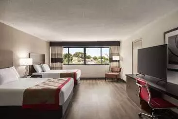 בית מלון כפרי Ramada By Wyndham Sarasota Waterfront