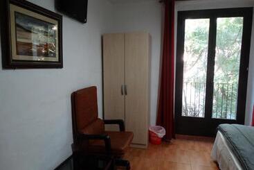 פנסיון Pensión Teruel