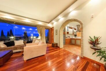 آپارتمان‌های توریست‌ها Ark Luxury Villa