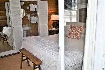 Hotel Simonton Court Historic Inn & Cottages