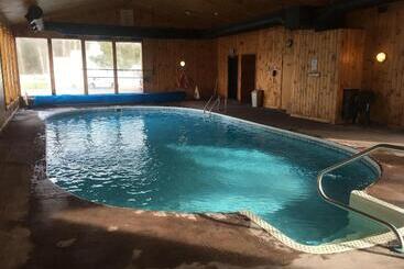 Stonybrook Motel & Lodge